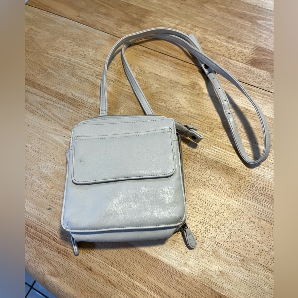 👜 CB Collections Cream Crossbody Bag – Adjustable Strap & Multi-Compartment - Picture 2 of 9